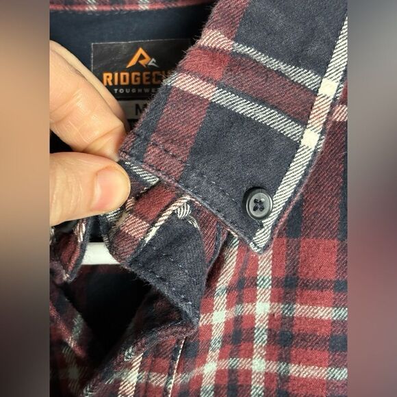 Ridgecut Toughwear Men’s Medium Red & Navy Checkered Flannel Button Down Shirt - Picture 13 of 13